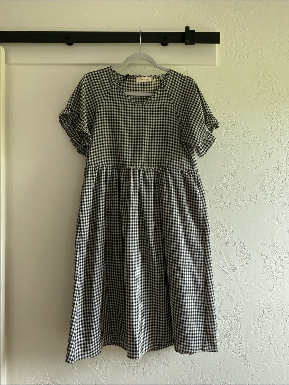 Woman’s Black & White Gingham Short-Sleeve Dress with Ruffle Sleeves Size Small